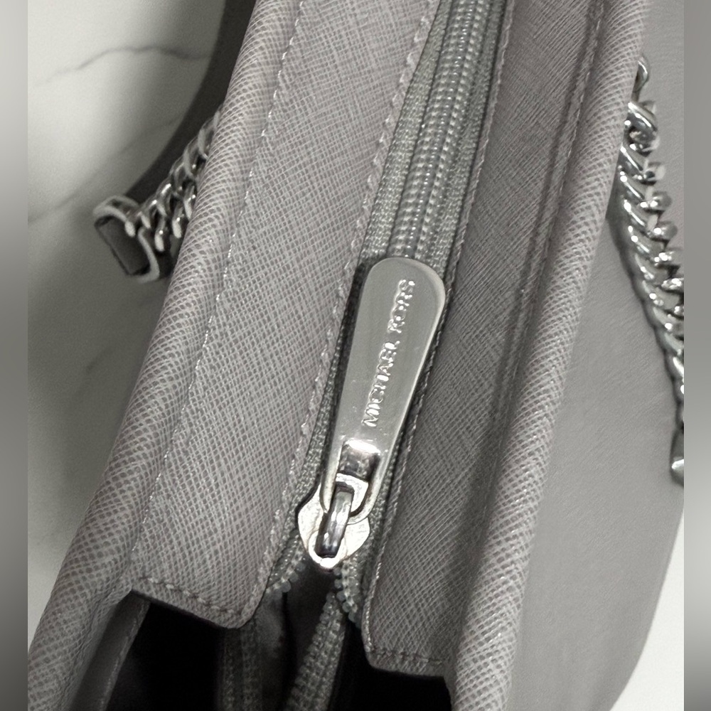 Michael Kors Jet Set Travel Large Tote Bag with laptop separator Gray EUC! - Picture 11 of 16